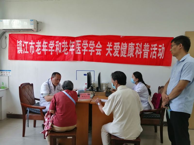 1720406468476290.jpg 江苏科技大学:校医院联合镇江市中医院开展健康义诊活动.jpg