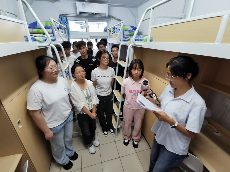 江苏科技大学公寓中心党员带头 创建样板学生宿舍2.jpg